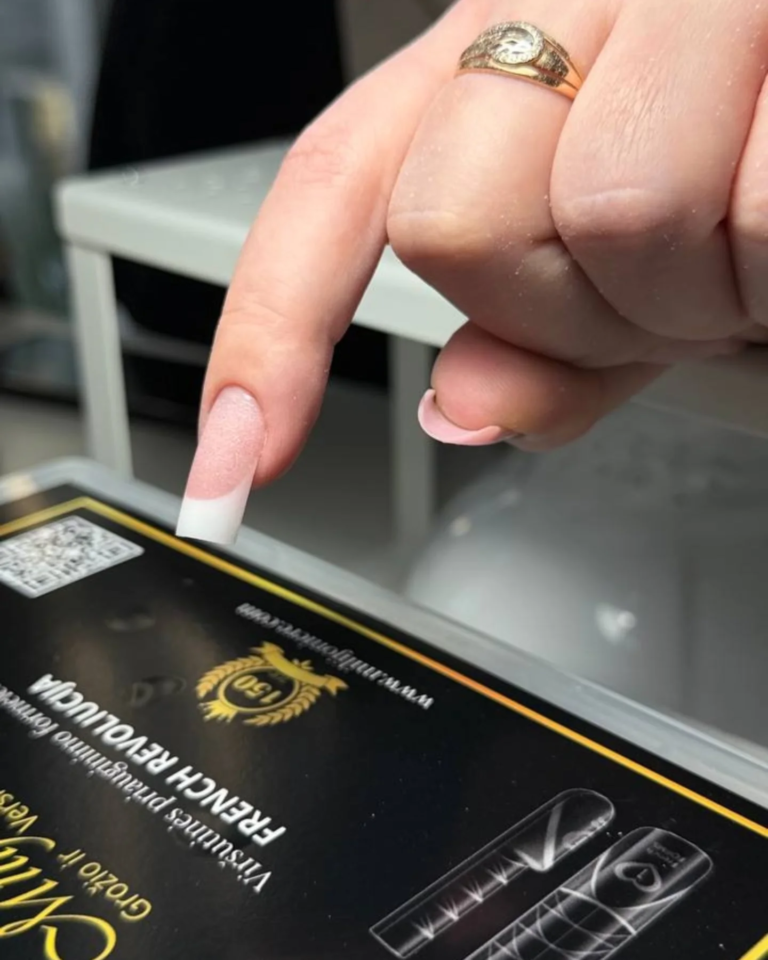 French Revoliucija – kvalifikacijos kėlimo mokymai nagų meistrėms